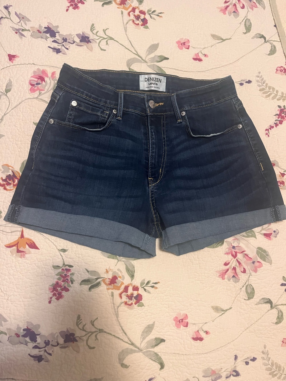 Denizen from Levi's Dark Blue Cuffed-Hem High-Rise Denim Shorts size 28